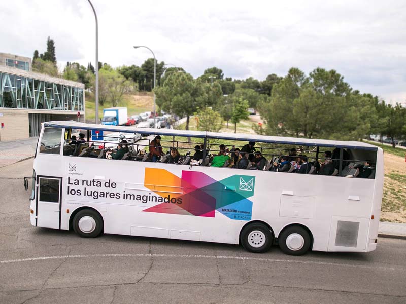 Autobús descapotable para roadshow Intermediae