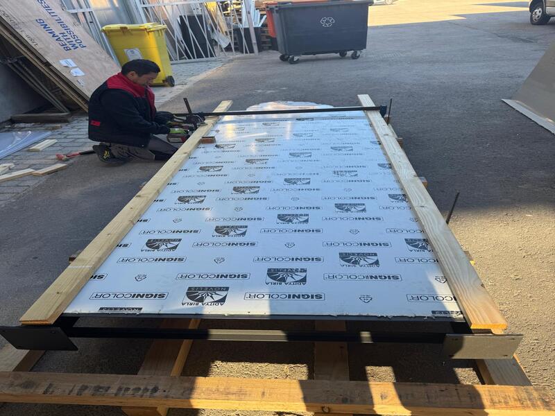 Fabricación de tótem publicitario en Dibond en Madrid