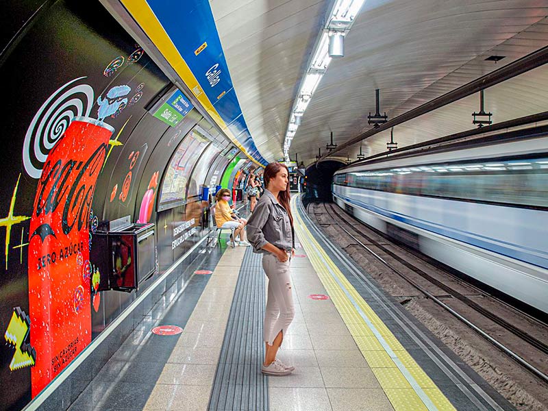 Campaña publicitaria de Coca-Cola en Metro de Madrid