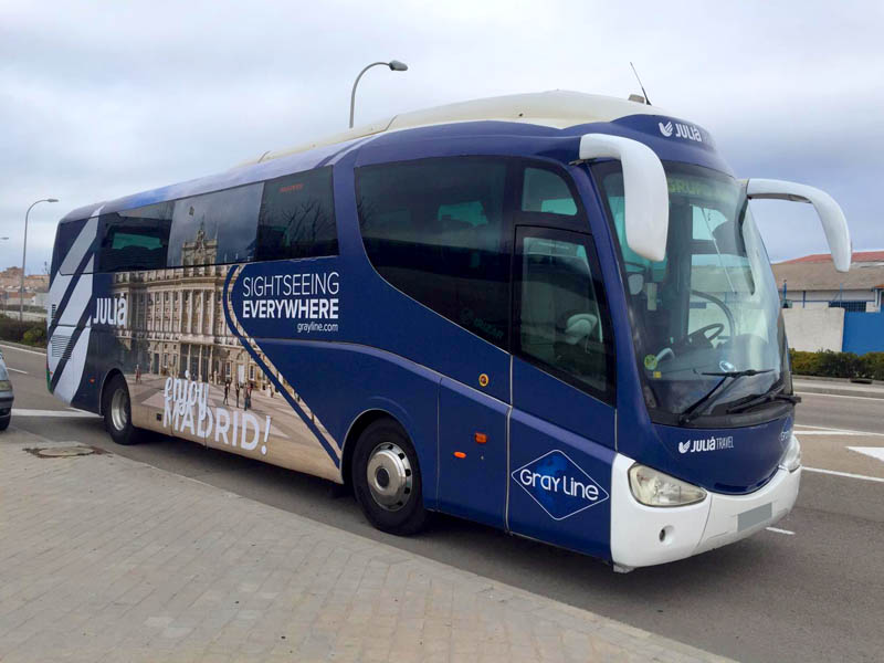 Rotulación de bus para roadshow Julià Travel