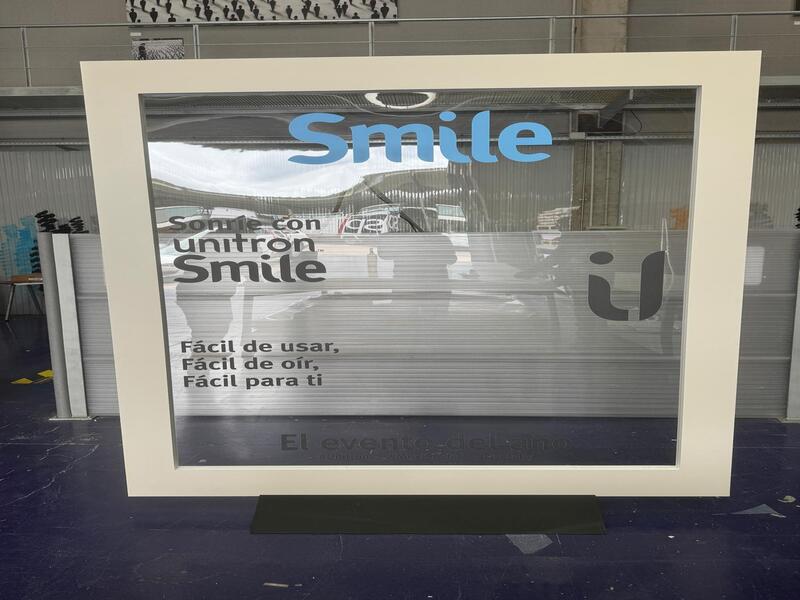 photocall-transparente-mupi-sala-equis-madrid