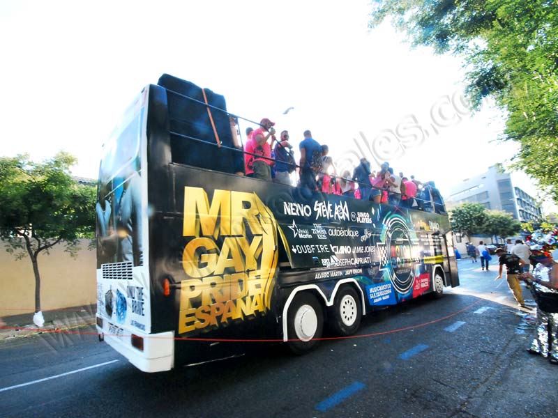 autobus descapotable orgullo madrid