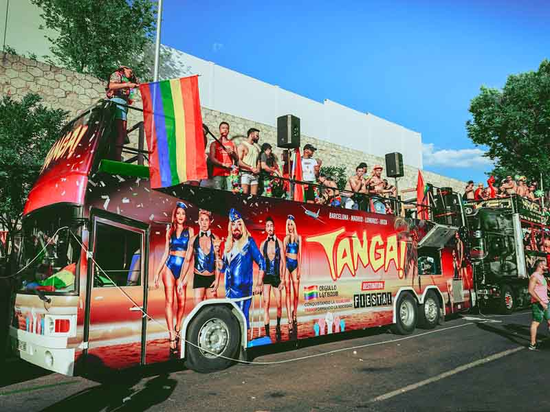 carroza tanga desfile orgullo 2018