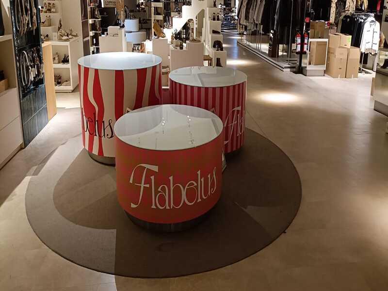 desmontaje-vinilos-mostradores-tienda-el-corte-ingles-castellana-madrid