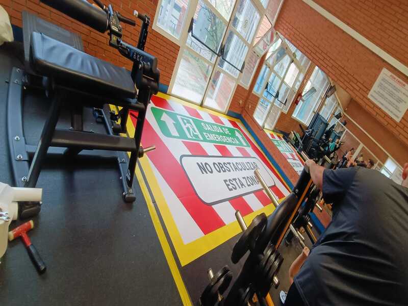 vinilos-suelo-antideslizantes-polideportivo-torrejon