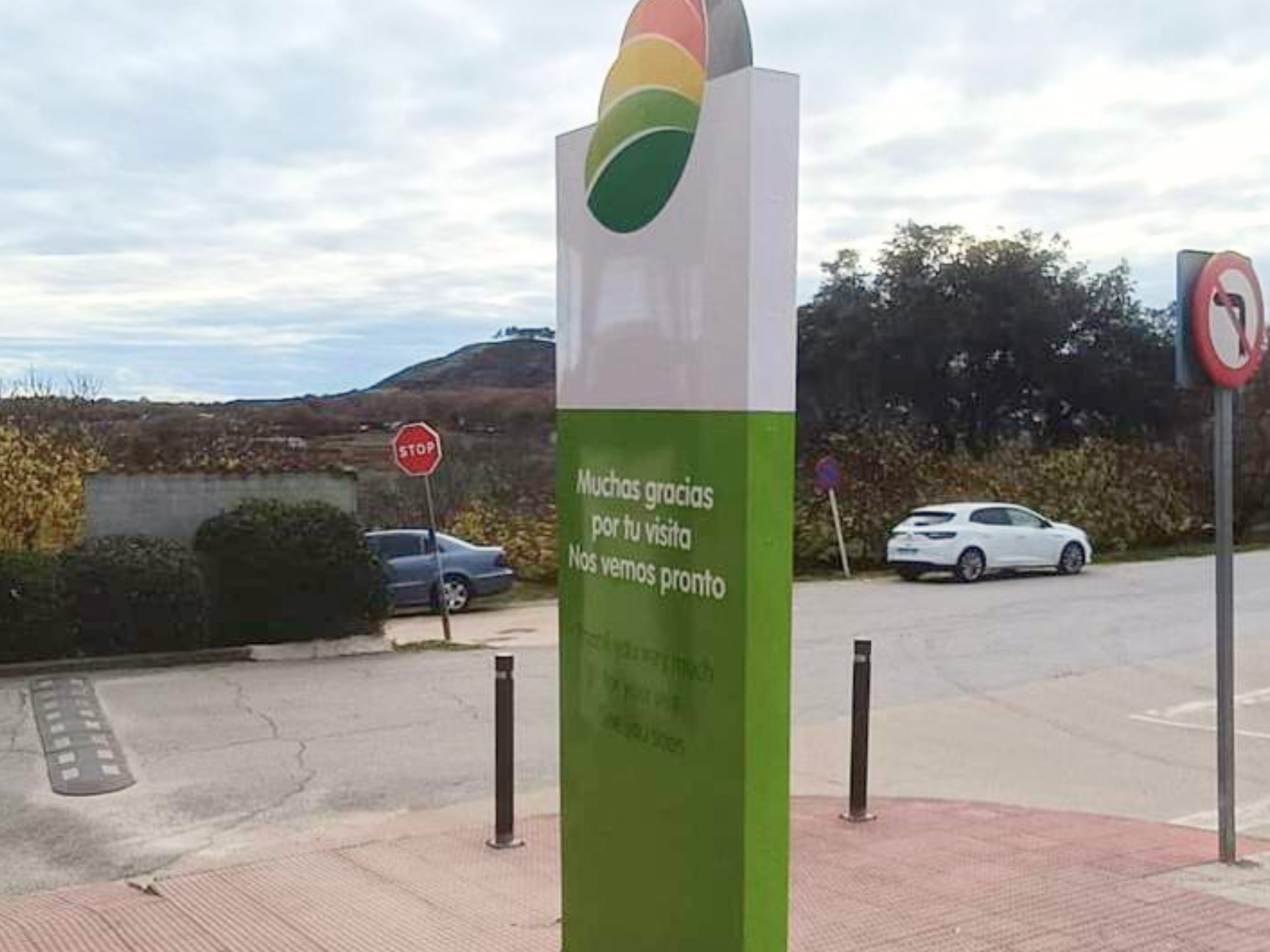 Fabricación de soportes publicitarios en Madrid para instalación en toda España