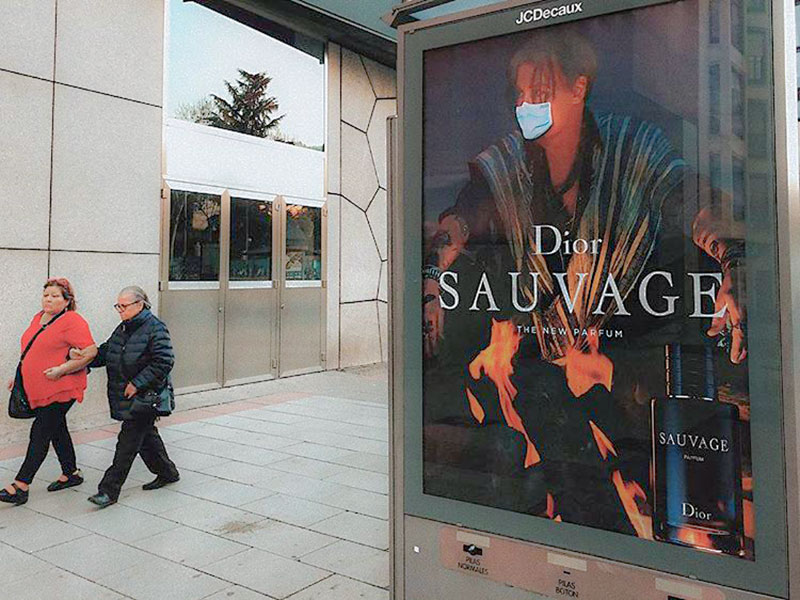 Campaña en marquesinas Dior Sauvage