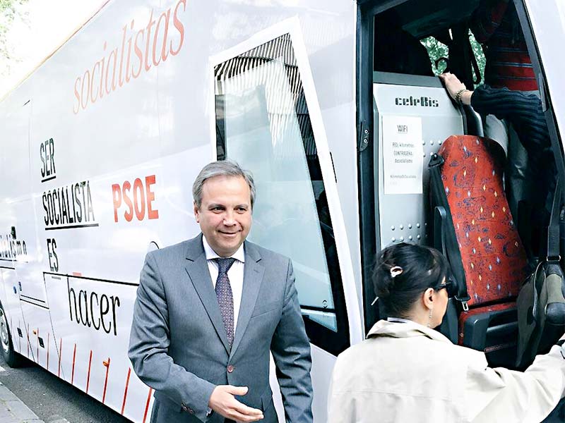 Miguel Carmona en autobús PSOE