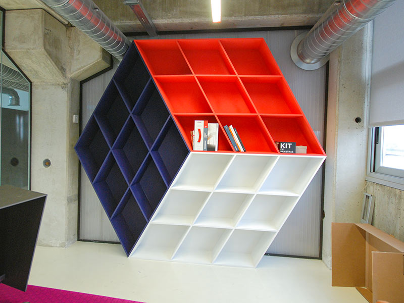Mueble inspirado en el cubo de rubik
