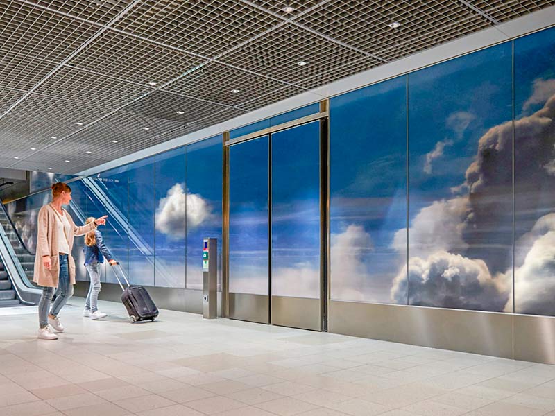Pasillo lenticular aeropuerto de Amsterdam