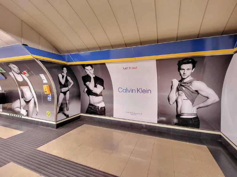 publicidad de Calvin Klein en Metro Madrid