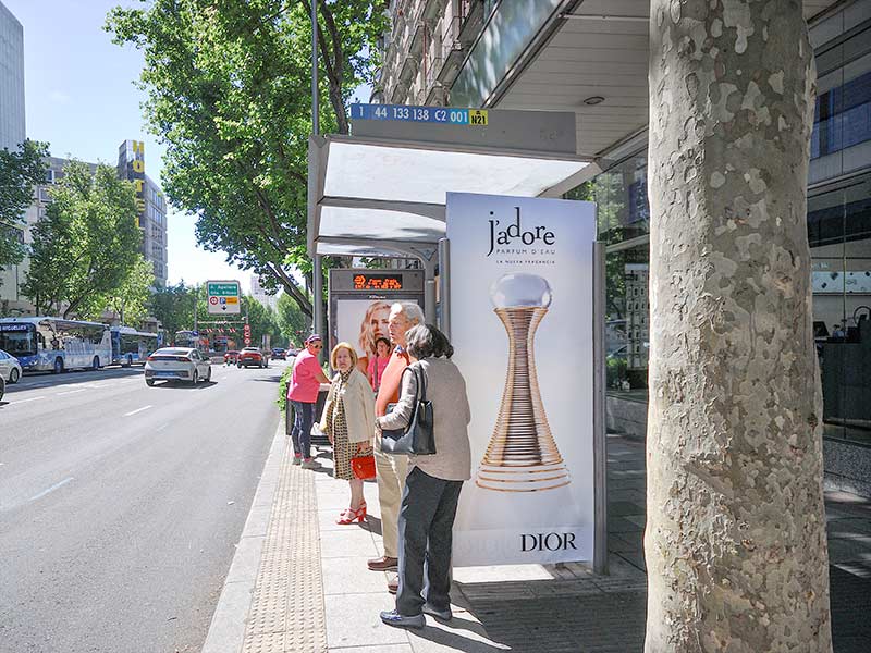 mobiliario urbano publicidad exterior