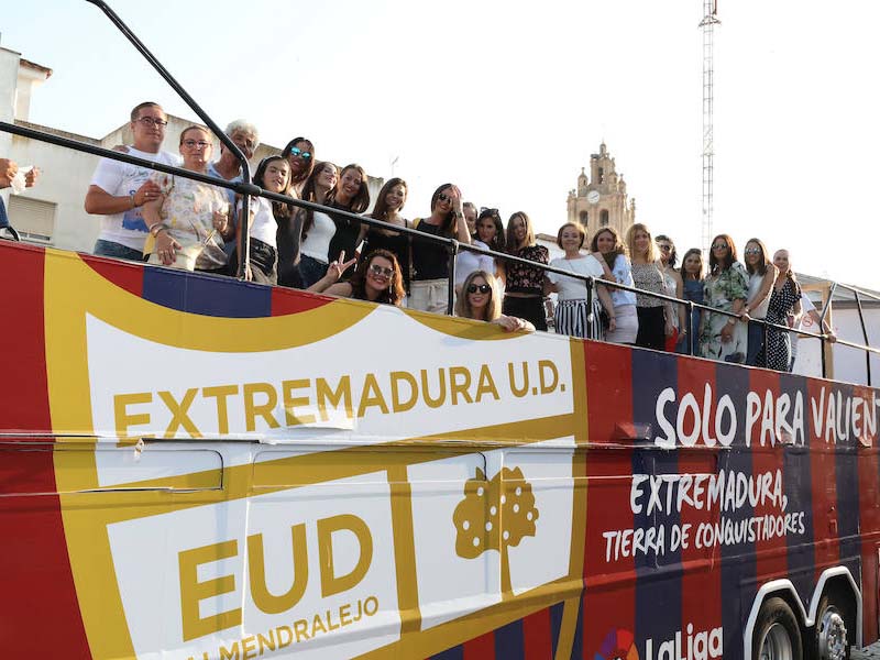 segunda división carroza con el equipo ascendido Extremadura U.D.
