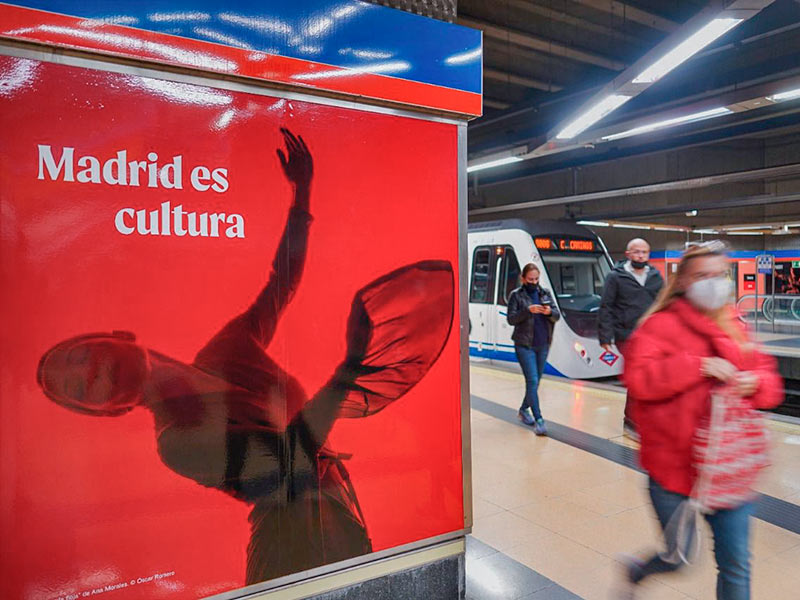 rotulación de pared en Metro de Madrid