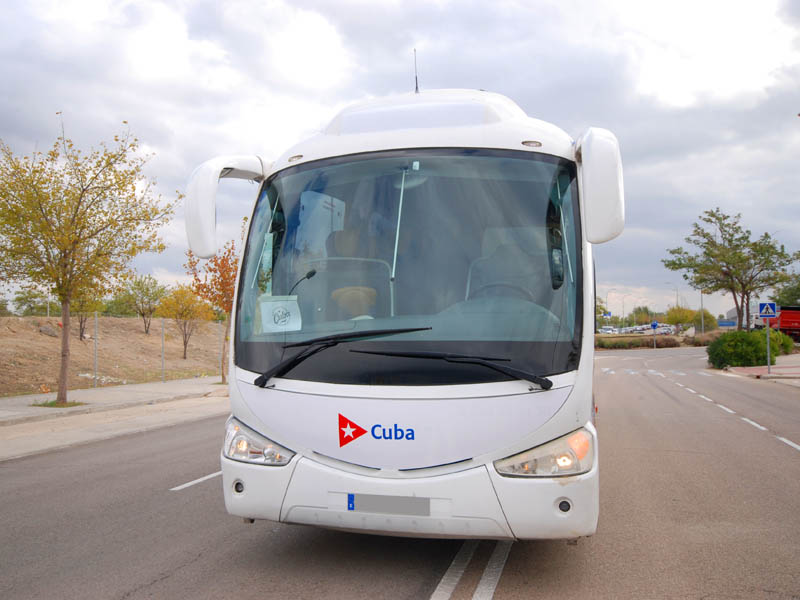 Rotulación integral del bus Auténtica Cuba