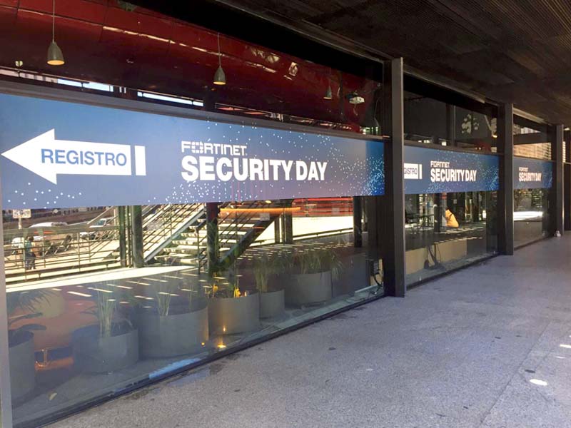 Señalética Security Day en museo Reina Sofía