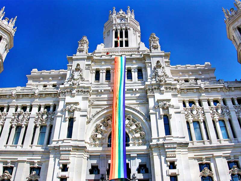 bandera orgullo gay ayuntamiento madrid