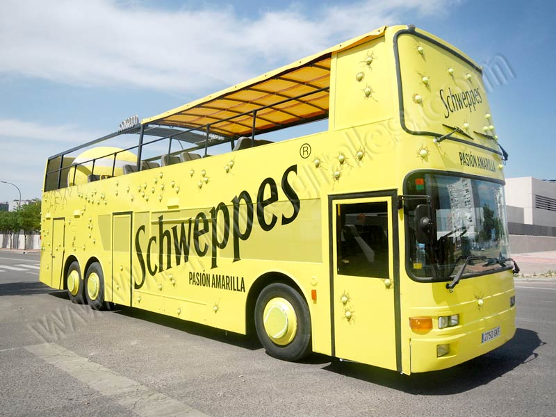 autobús con publicidad espectacular
