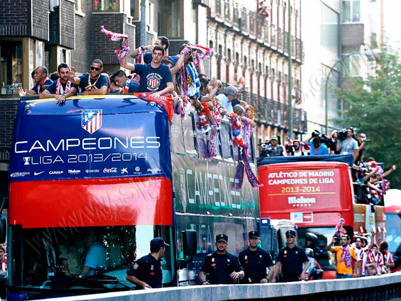 autobús rotulado para celebración título fútbol