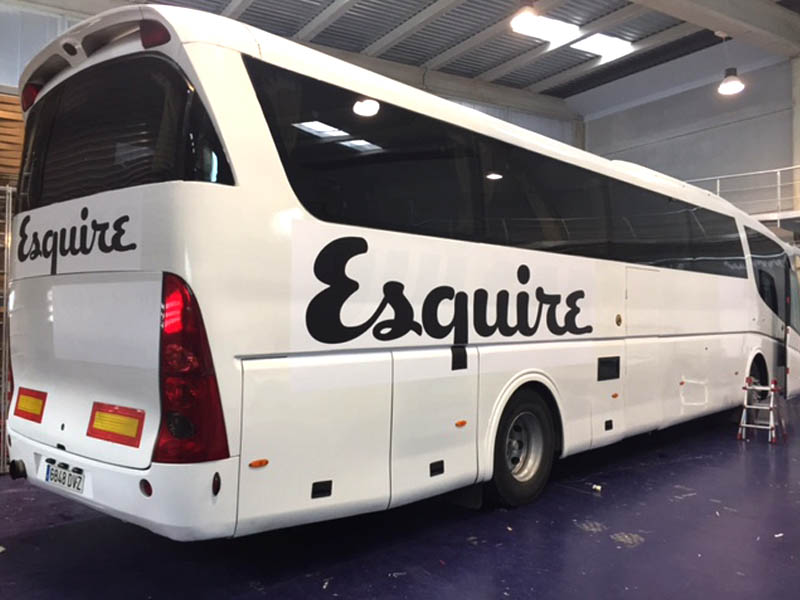 Autobus campaña publicitaria Esquire
