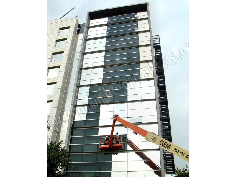 instalación de láminas solares en empresas