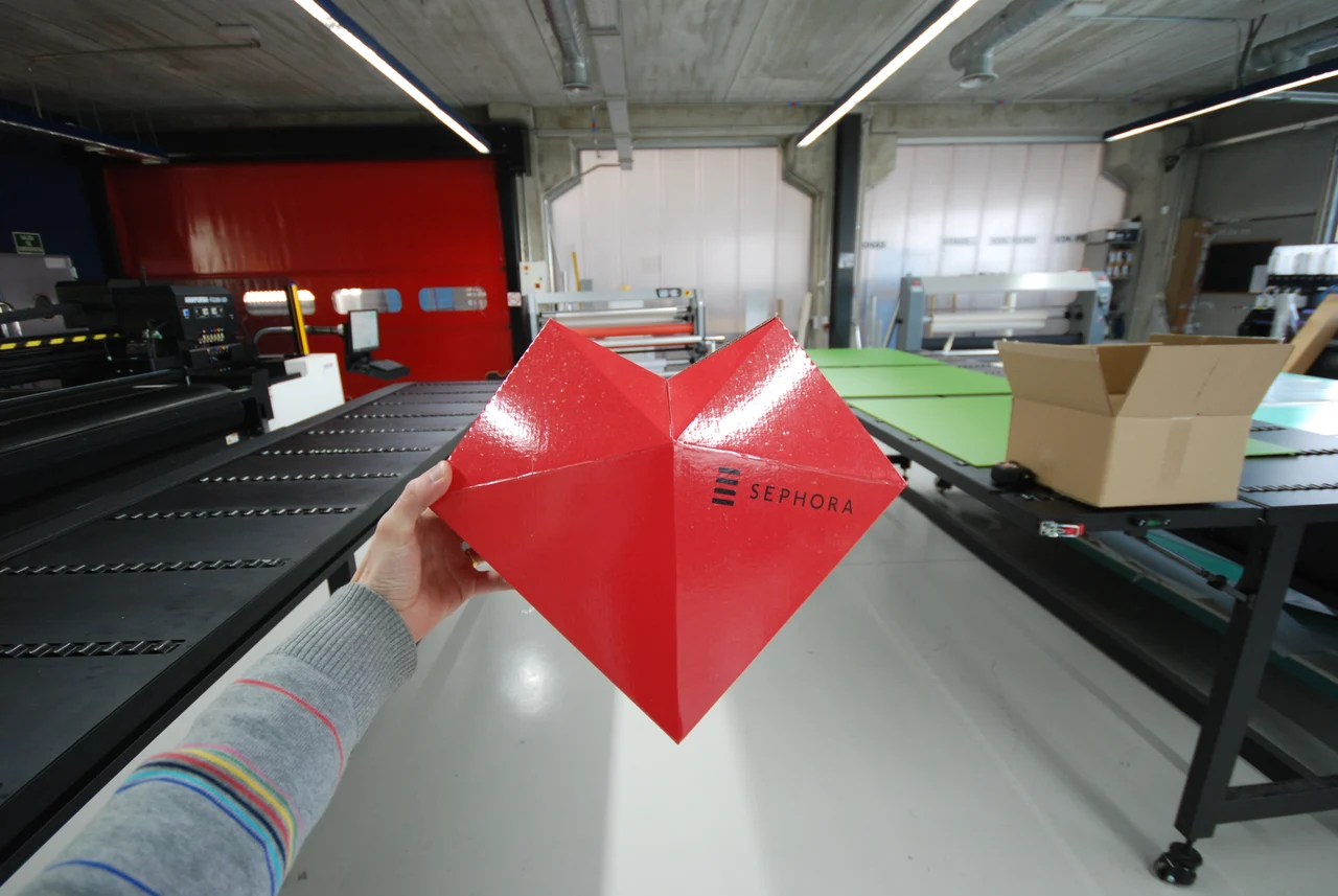 Sephora · Cajas con forma de corazón · Detalle de marca