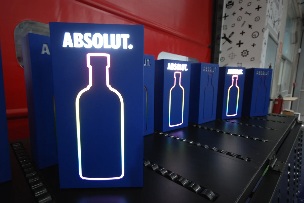 Absolut · Displays luminosos · Vista principal